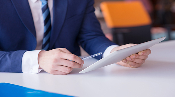 域名没续费就被别人买了吗？